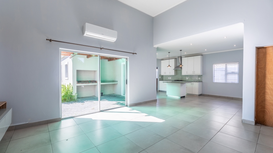 To Let 4 Bedroom Property for Rent in Parklands North Western Cape